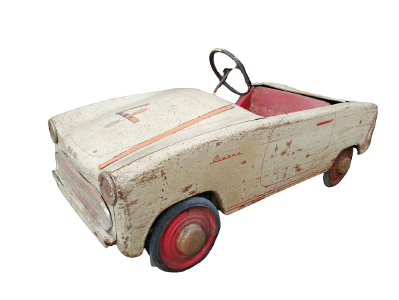 Objet de décoration d'une voiture ancienne - Deco Brocante - Emercat, le  marché du Béarn des gaves